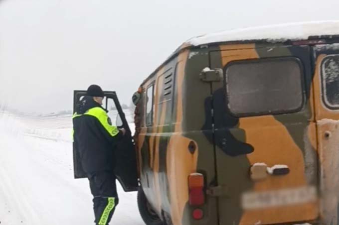 Сотрудники ГАИ задержали автомобиль.