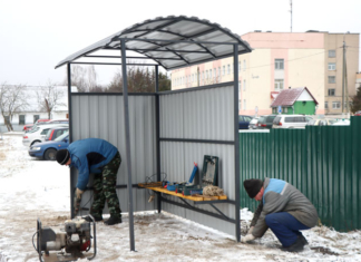 В Мстиславле работники УКПП «Жилкомхоз» приступили к обустройству остановочного пункта на ул. Космонавтов.