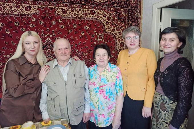 О чём рассказывает в юбилей ветеран педагогического труда Леонид Хрулёв