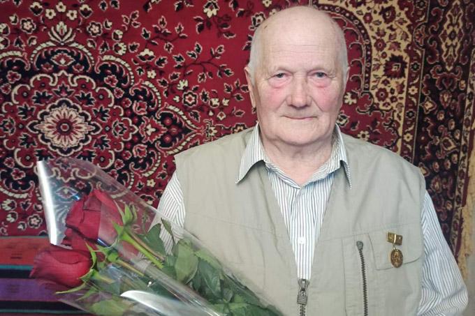 О чём рассказывает в юбилей ветеран педагогического труда Леонид Хрулёв