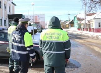 Транспортная инспекция и ГАИ проверили работу такси.