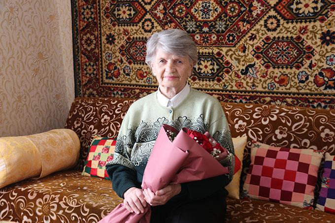 IMG_2796 Посмотрите, как встречает 85-летие ветеран педагогического труда