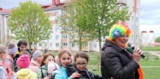 Весело и задорно встречали Первомай юные горожане.