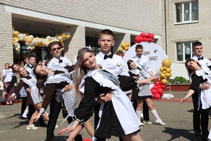 IMG_0708 (Copy) Последний звонок прозвучал в городской школе.