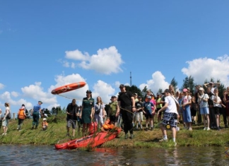 Спасатели провели практическое занятие для детей у водоёма.