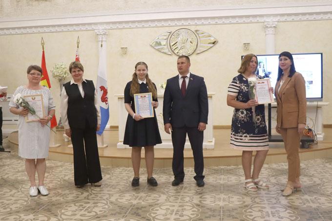 Благодарственные письма и премии за учёбу, работу и воспитание детей