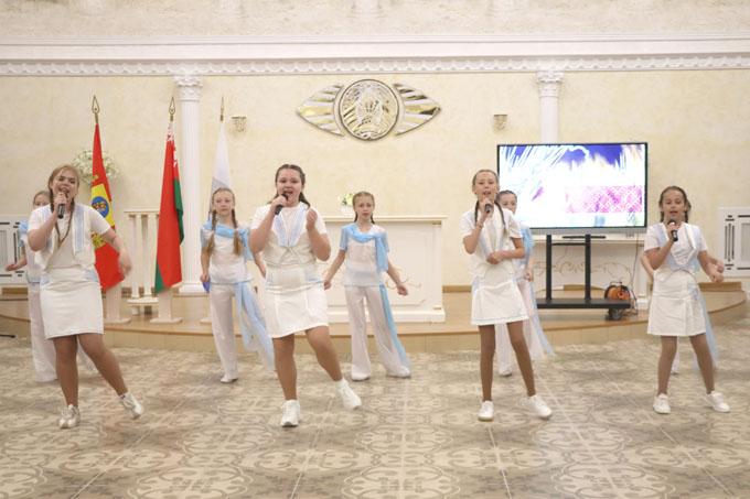 Благодарственные письма и премии за учёбу, работу и воспитание детей