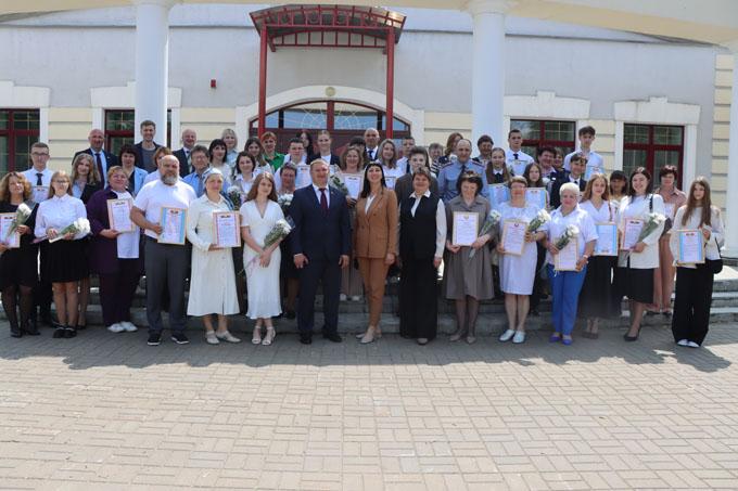 Благодарственные письма и премии за учёбу, работу и воспитание детей