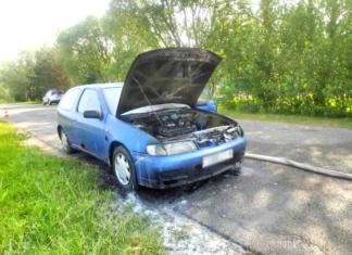 В Мстиславском районе на ходу загорелся автомобиль.