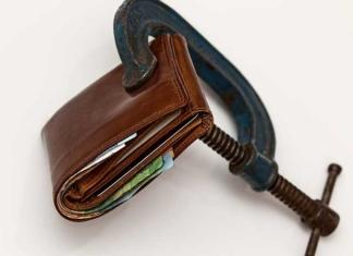 У людей этих должностей появился стимул выплатить долги. О ком речь