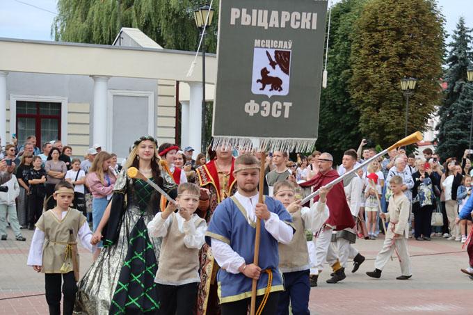 Где могут разместиться гости на время рыцарского феста