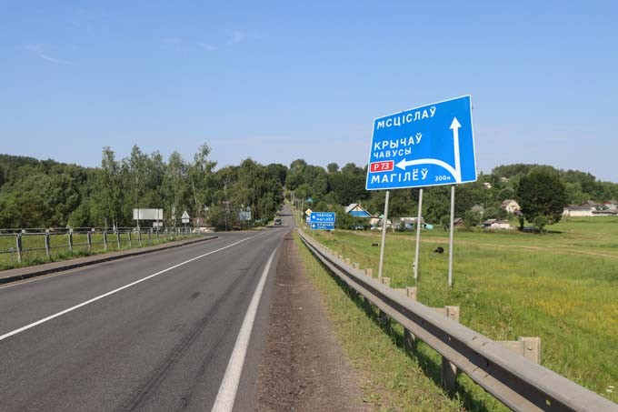 В Мстиславском районе сильный ветер валил деревья и срывал крыши