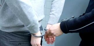 Пять должностных лиц и предприниматель попались на взятках.