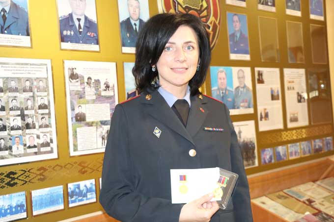 строгая1 Начальнику ИДН Мстиславля вручили государственную награду.