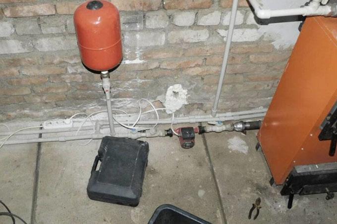 Мужчину убило током, когда он пытался включить котёл