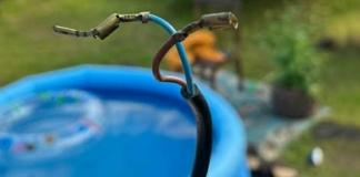 Женщина погибла, накачивая бассейн.