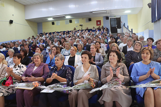 Августовская педконференция. Задачи, награды, молодые специалисты