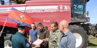 Сотрудников МЧС поздравили с намолотом в тысячу тонн