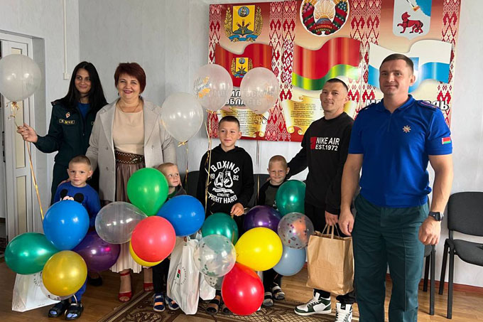 "Белая Русь" помогает собрать школьный портфель детям