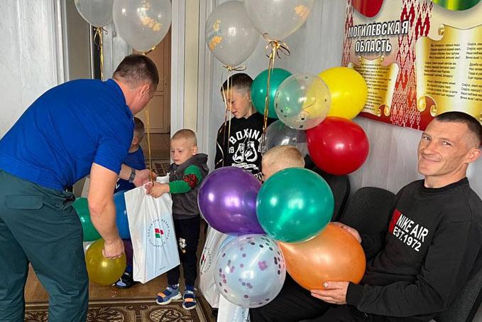 "Белая Русь" помогает собрать школьный портфель детям