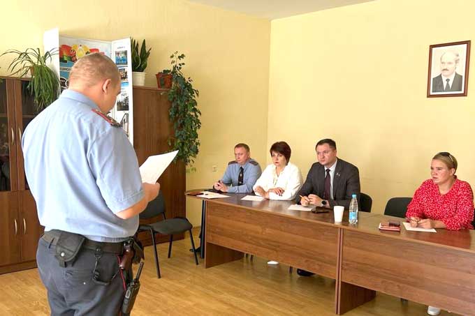 Депутат Владимир Павловский провёл день в избирательном округе