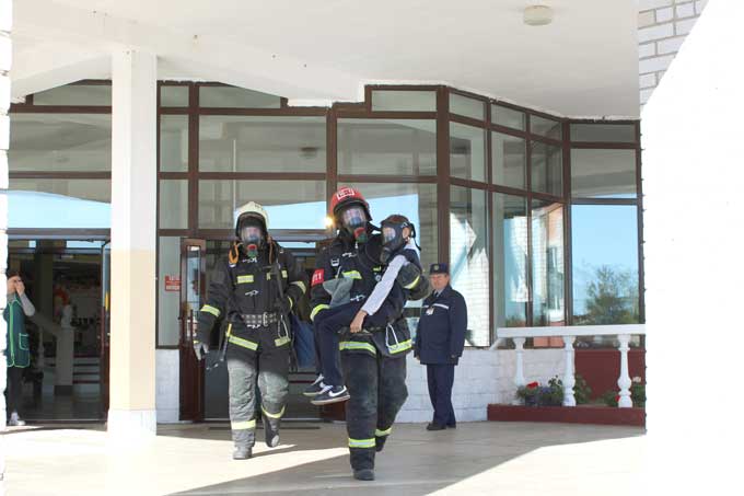 Почему ученик оказался один в задымлённой школе.