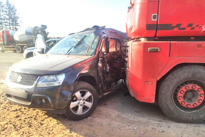 Грузовик столкнулся с легковушкой. Подробности ДТП.