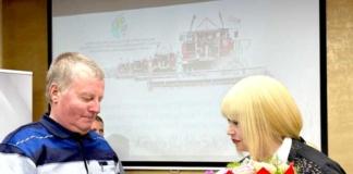 Работникам школ вручили награды за помощь в уборке урожая.