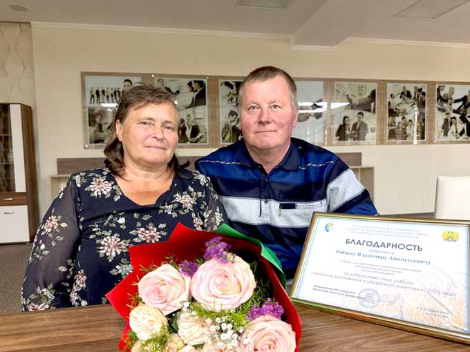 Работникам школ вручили награды за помощь в уборке урожая