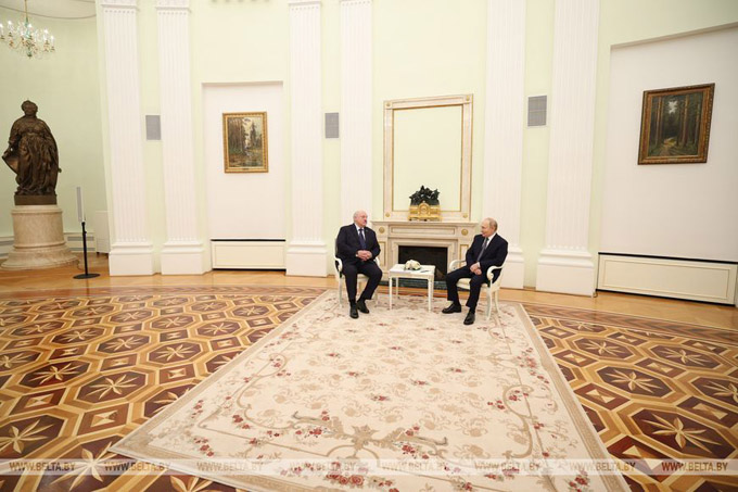 Рабочая неделя Президента: участие в Глобальном атомном форуме и пяти­ч­а­совые переговоры