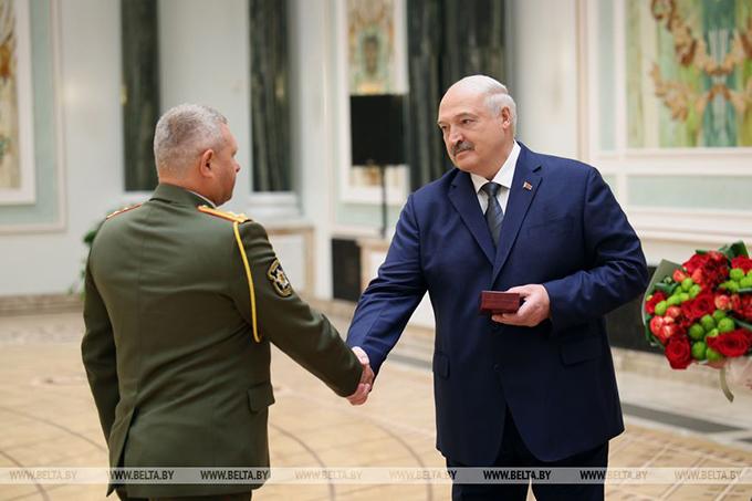 Президент накануне Дня народного единства вручил госнаграды