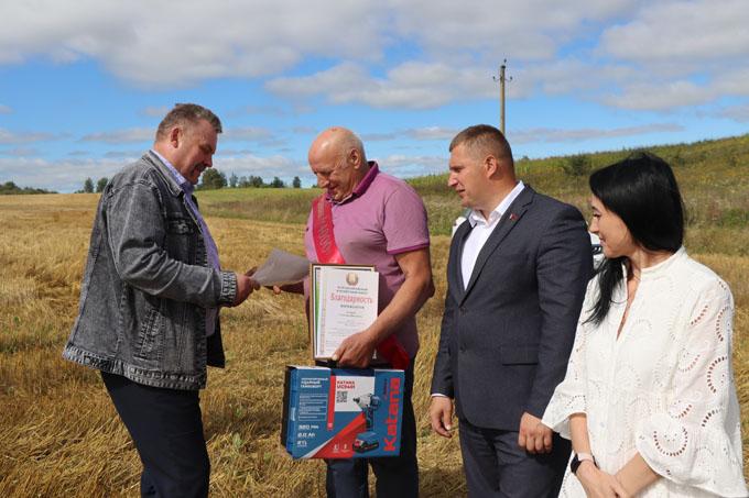 Четыре тысячи тонн перевезённого зерна. Кто стал героем жатвы в районе