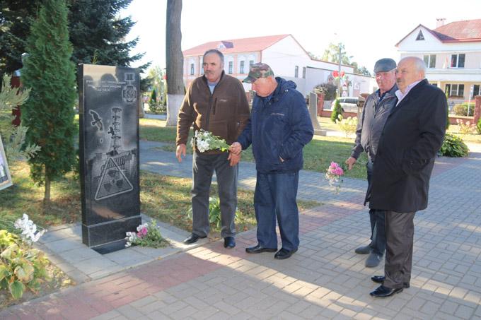Как ликвидаторы ЧАЭС отметили пятилетие установки памятного знака