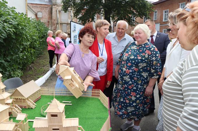Посмотрите, какой уникальный макет Замковой горы создала мстиславчанка