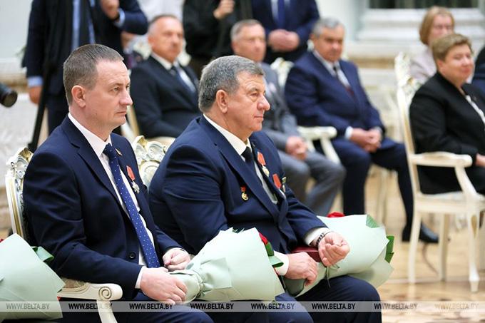 Президент накануне Дня народного единства вручил госнаграды