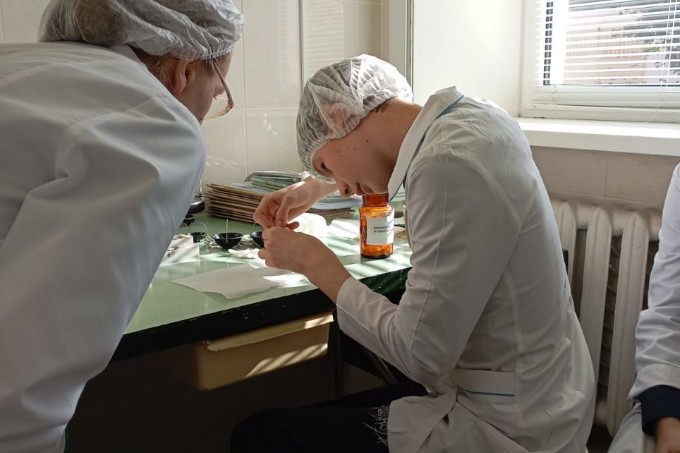 Зачем десятиклассники посетили аптеку