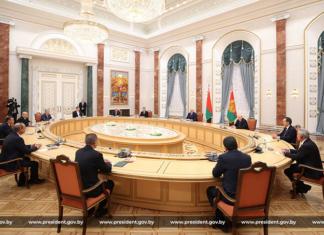 Президент встретился с главами правительственных делегаций