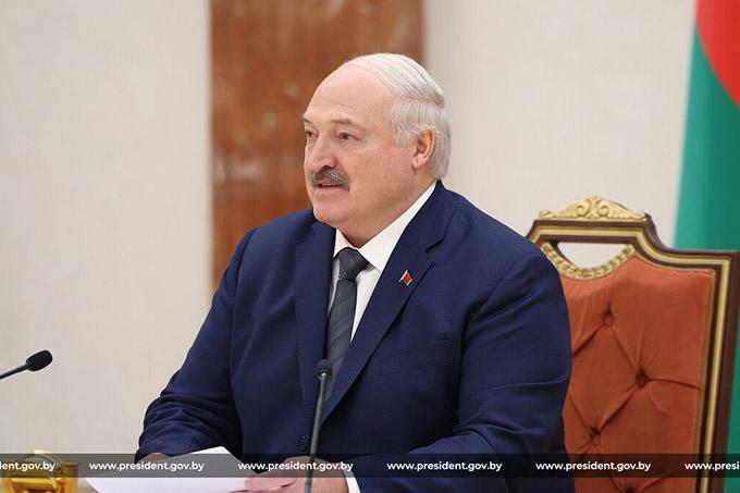 Президент встретился с главами правительственных делегаций