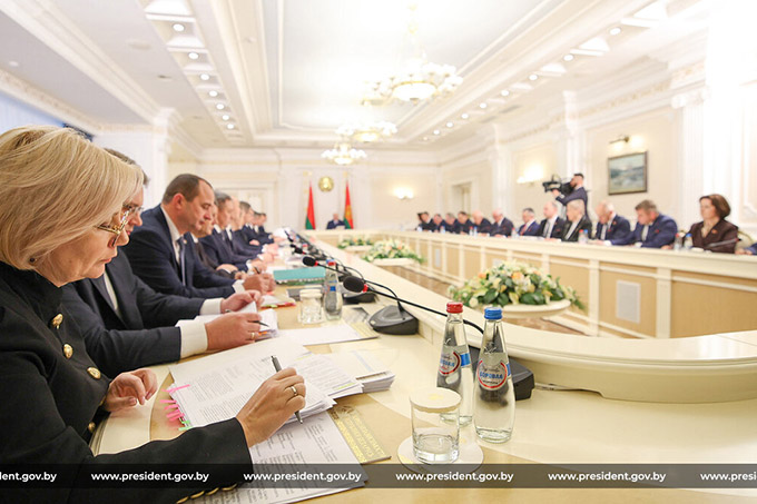 Президент собрал совещание о проектах прогнозных документов на 2026 год.