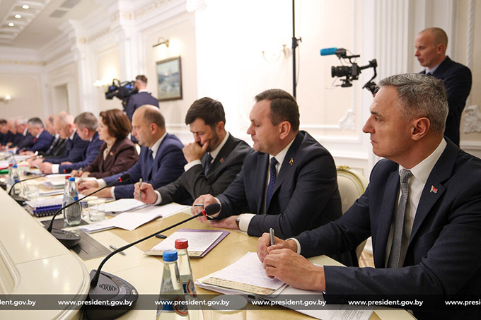 Президент собрал совещание о проектах прогнозных документов на 2026 год.