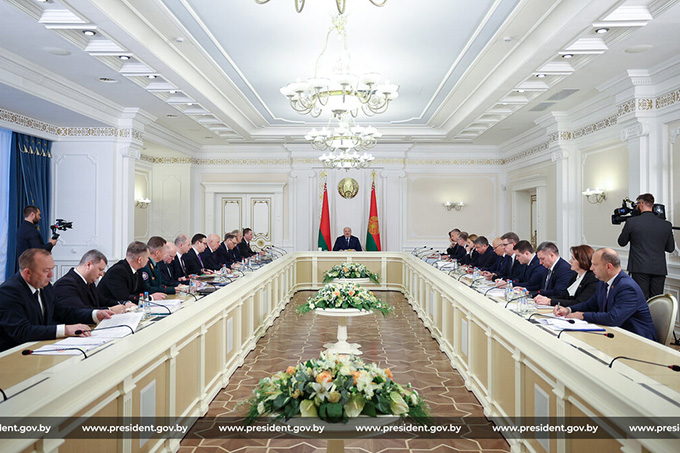 69353.1761209995.c23c1fee55 Президент собрал совещание с руководством Совета Министров