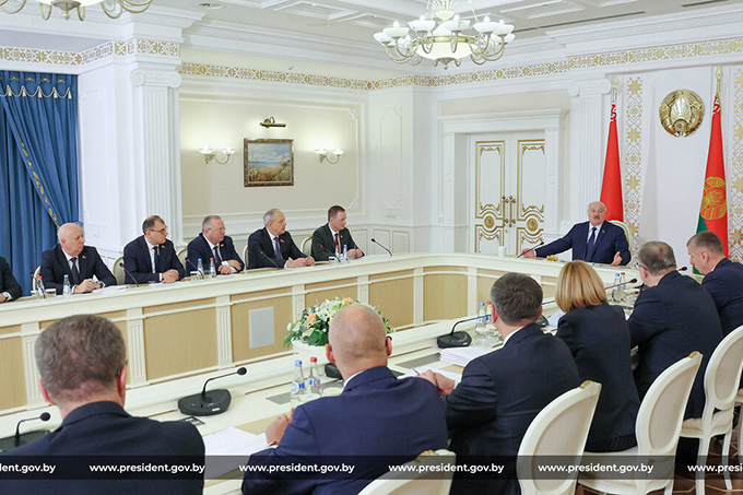 Президент собрал совещание с руководством Совета Министров