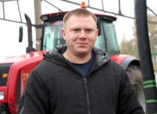 Дмитрий Бритиков – лучший молодой комбайнер района.