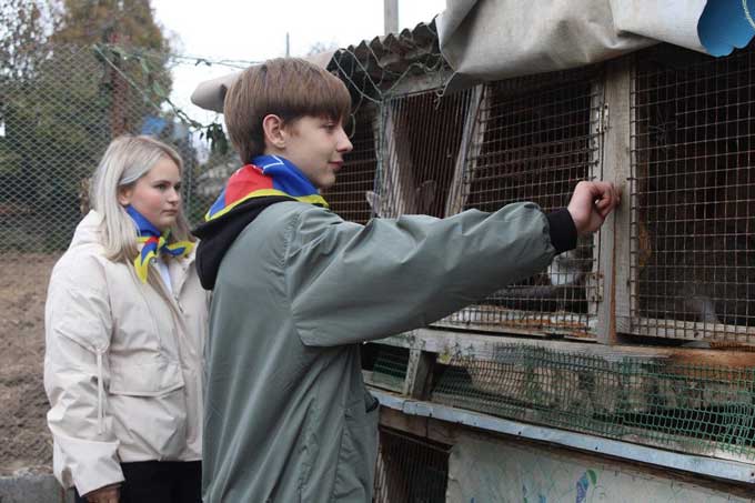 Как спасатели и школьники помогают пожилым