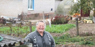 Как спасатели и школьники помогают пожилым.