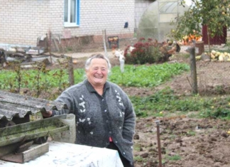 Как спасатели и школьники помогают пожилым.