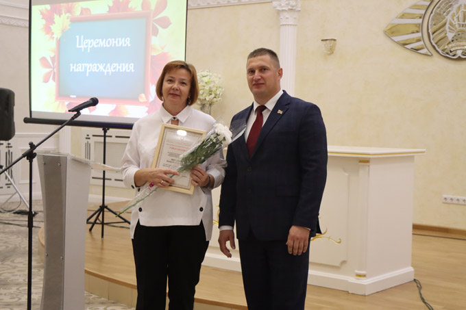 Как поздравили педагогов Мстиславского района