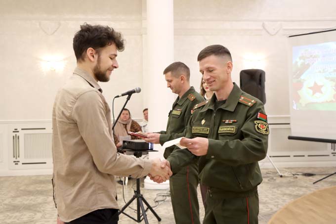 В Мстиславле прошли торжественные проводы призывников.
