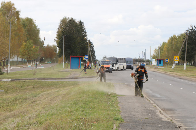 IMG_0523 В аг. Мазолово — на "Дожинки". Последние штрихи к празднику
