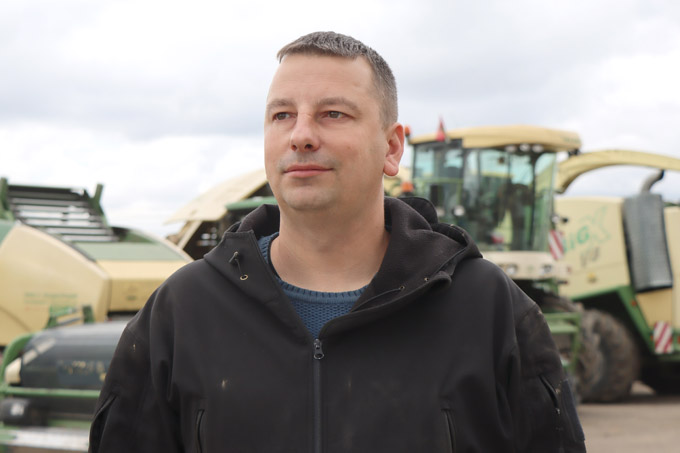 Каких правил в работе придерживается главный инженер ОАО "Октябрь"